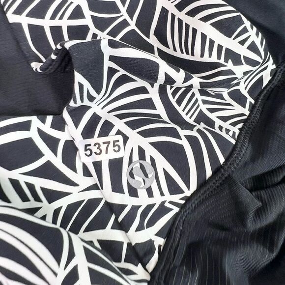 Lululemon Tank Top Women's 8 Black White Hustle And Bustle Athletic Cinch Hem - Picture 10 of 10